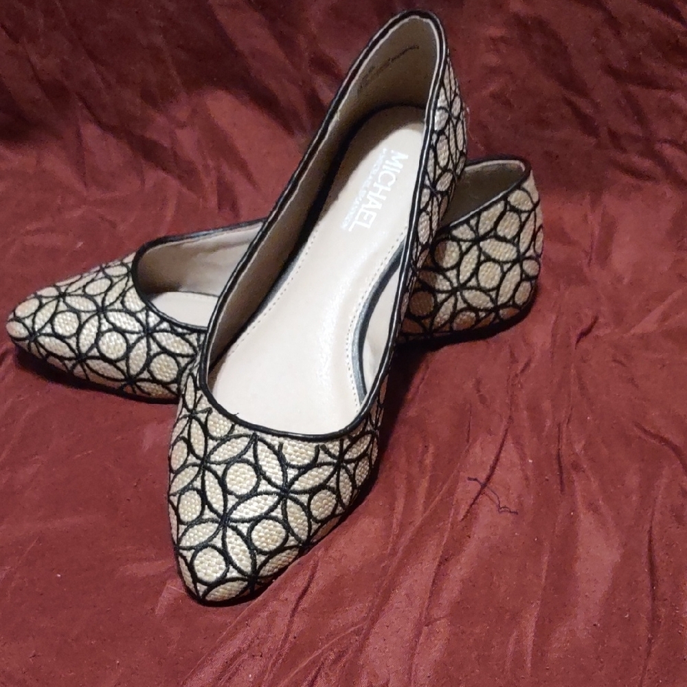 Michael Shannon Women's Gold and Black Patterned Flats